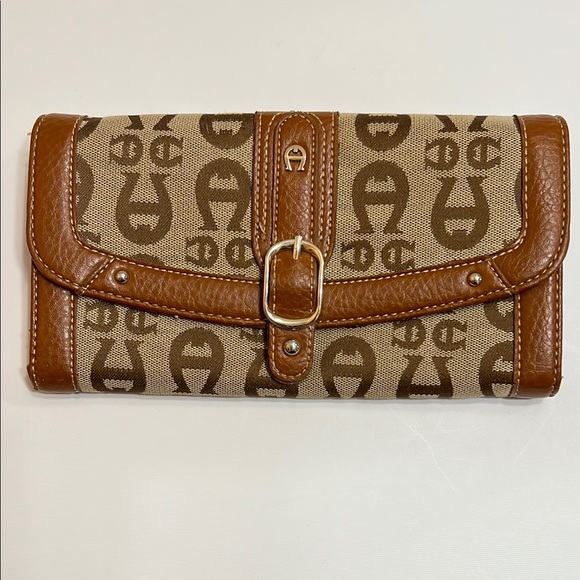 Etienne Aigner Clutch Wallet Snap Logo
Print Brown Tan Buckle Accordion Zipper - Picture 1 of 7